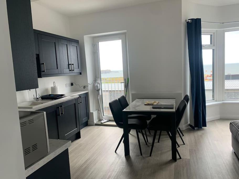 Modern Apartment With Sea Views Portrush Extérieur photo