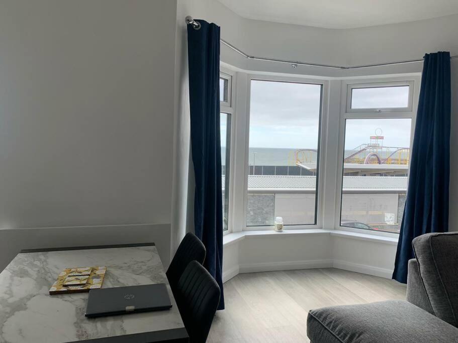 Modern Apartment With Sea Views Portrush Extérieur photo